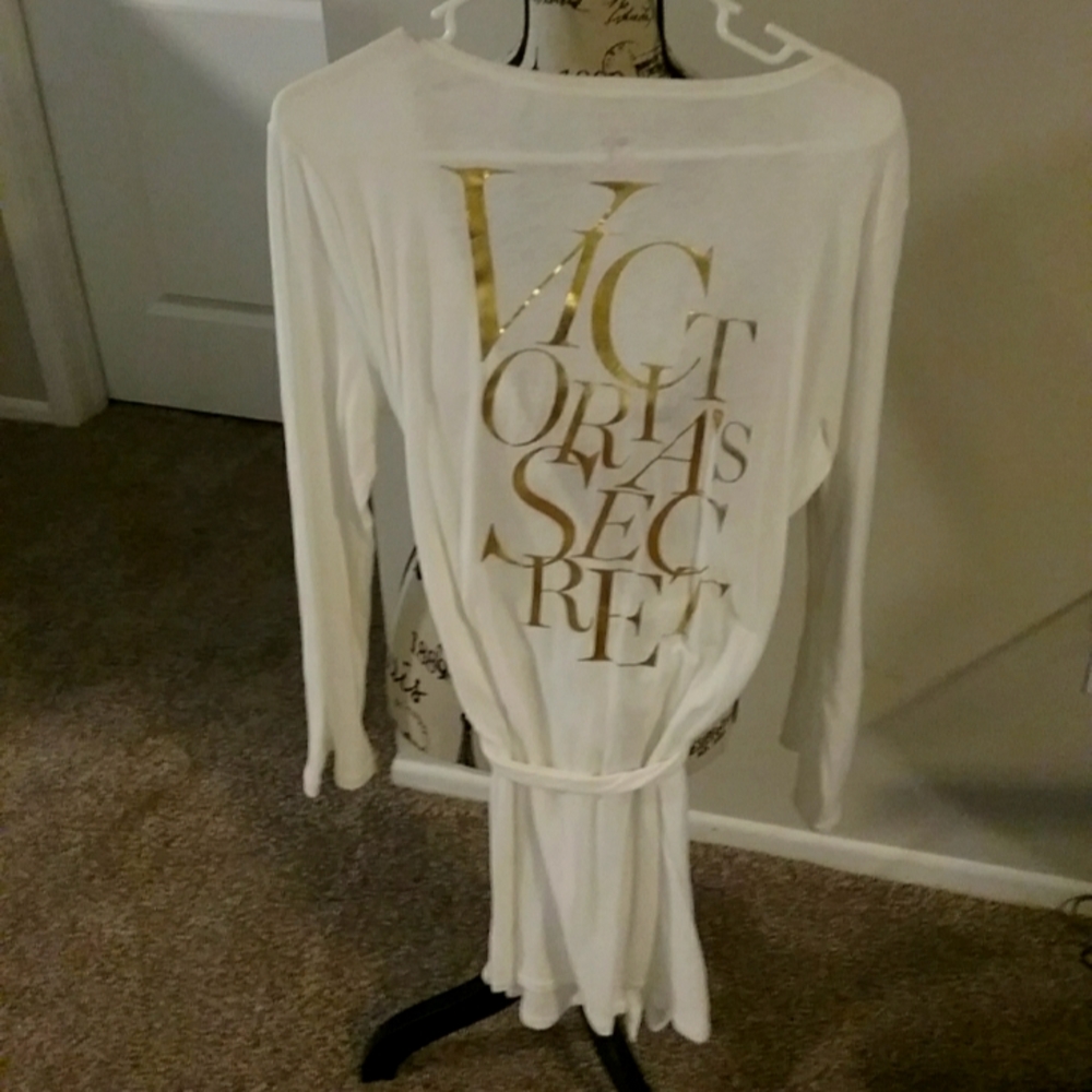Brand new with tags Victoria's Secret Robe